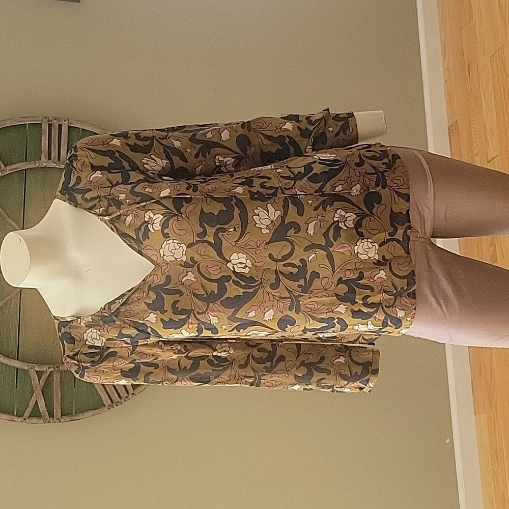 LOFT floral top